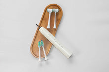 Load image into Gallery viewer, U-shaped electric toothbrush heads for effective, easy-to-use oral care for all ages
